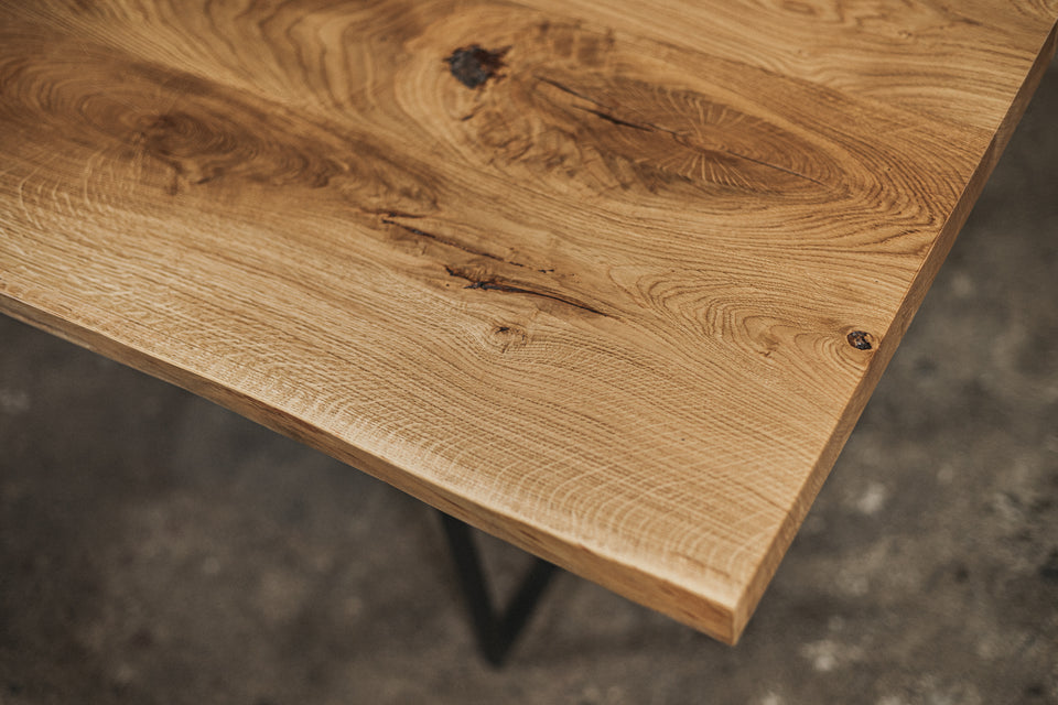 DINING TABLE 679
