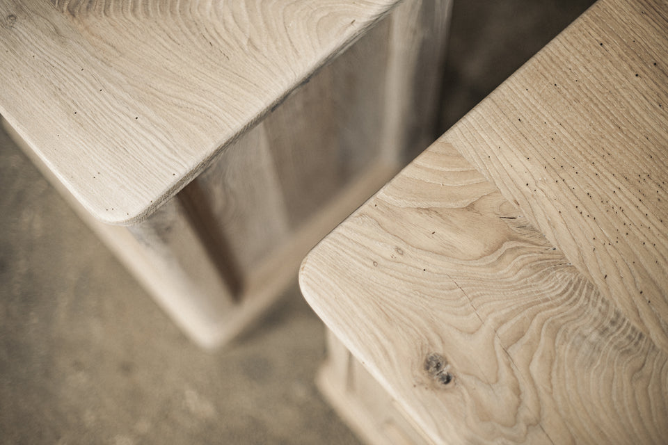 BEDSIDE TABLE 688