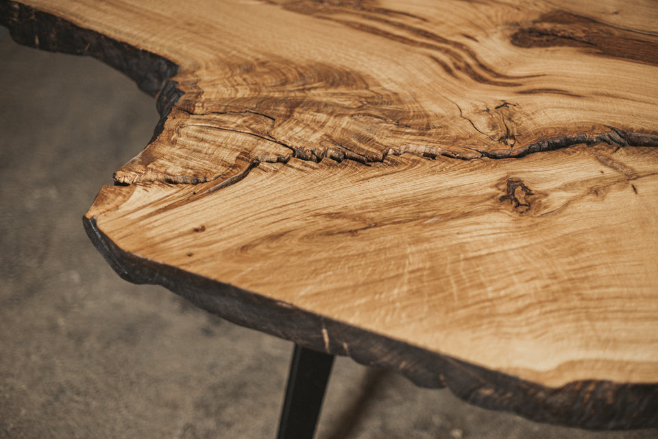 DINING TABLE 682