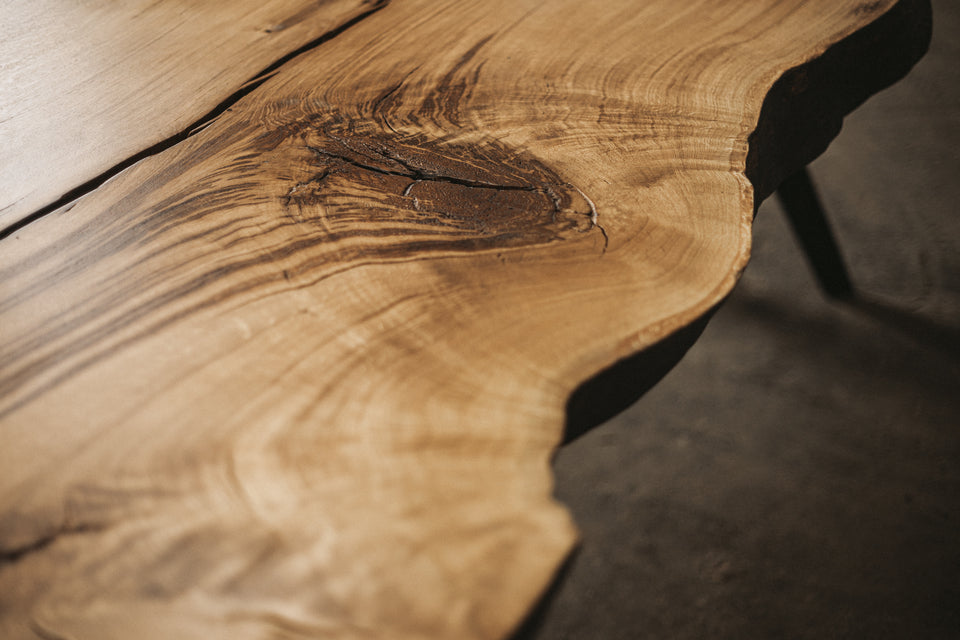 DINING TABLE 682