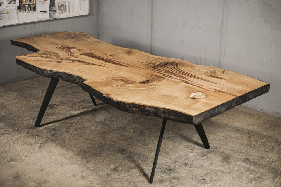 DINING TABLE 682