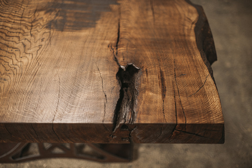 DINING TABLE 747