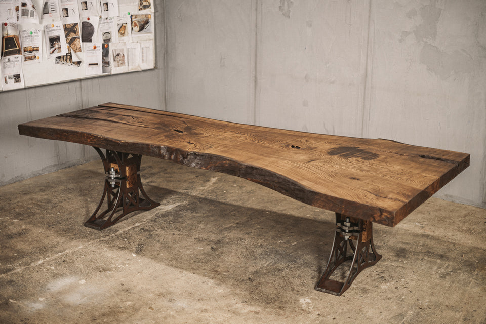 DINING TABLE 747