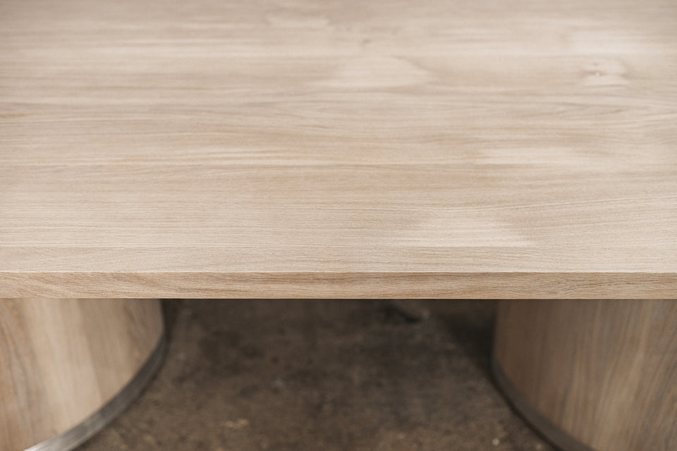 DINING TABLE 739