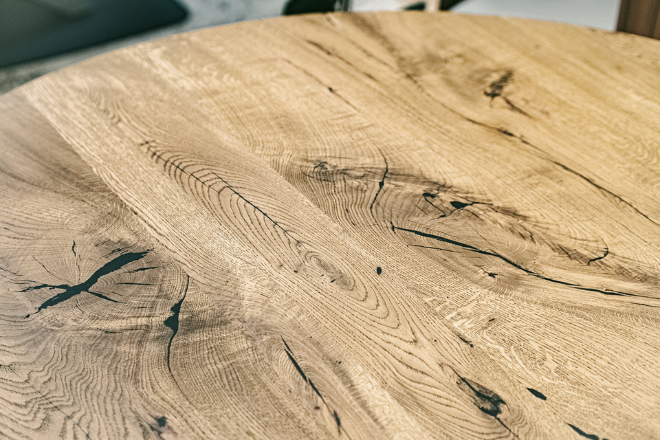 DINING TABLE 680