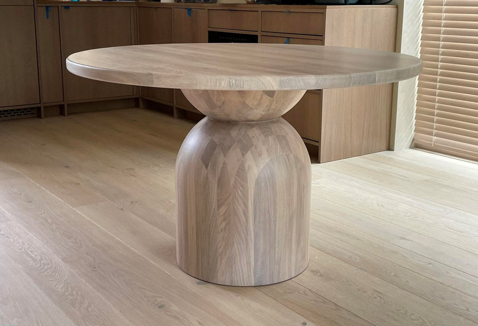 DINING TABLE 678