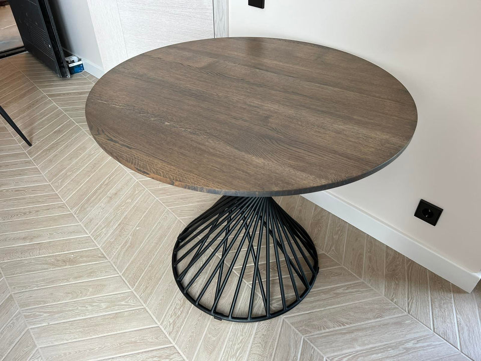 DINING TABLE 684