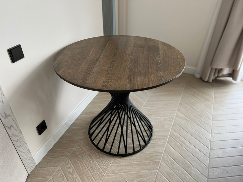 DINING TABLE 684