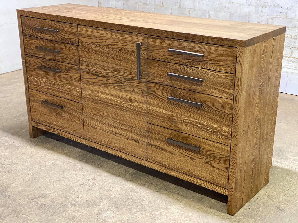 CHEST OF DRAWERS 256