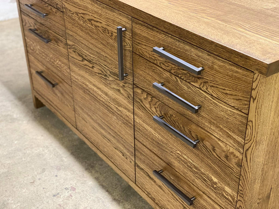 CHEST OF DRAWERS 256