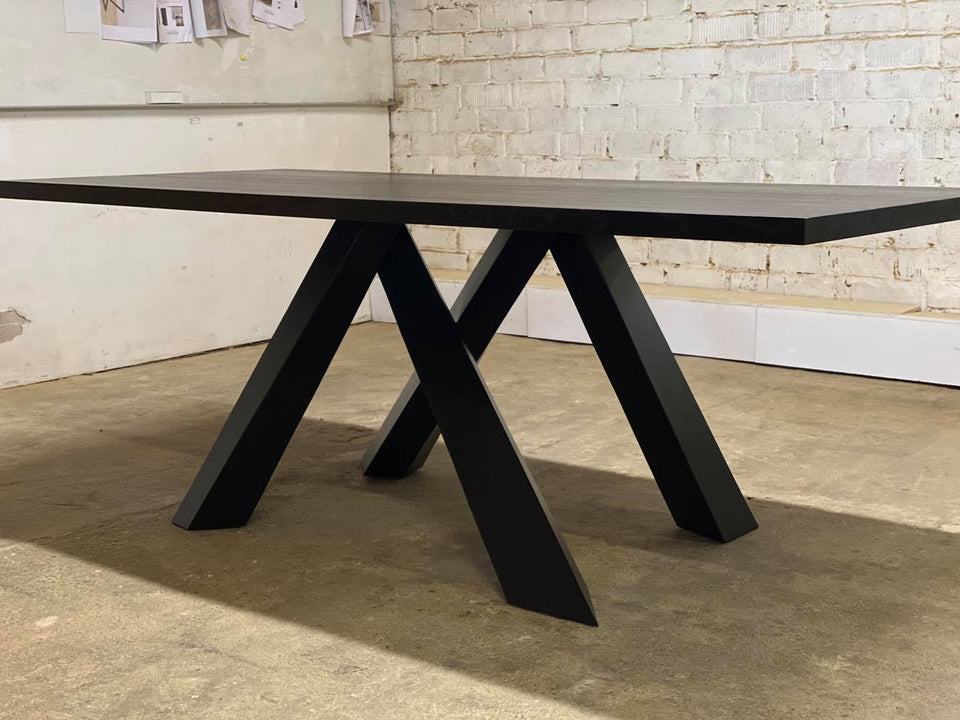 DINING TABLE 257