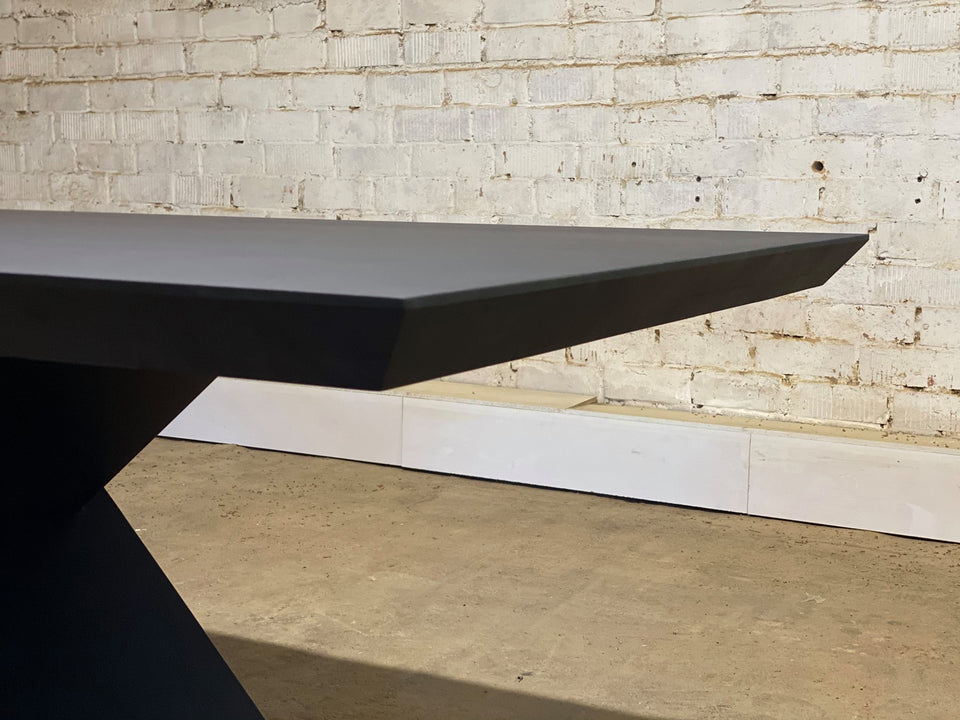 DINING TABLE 285