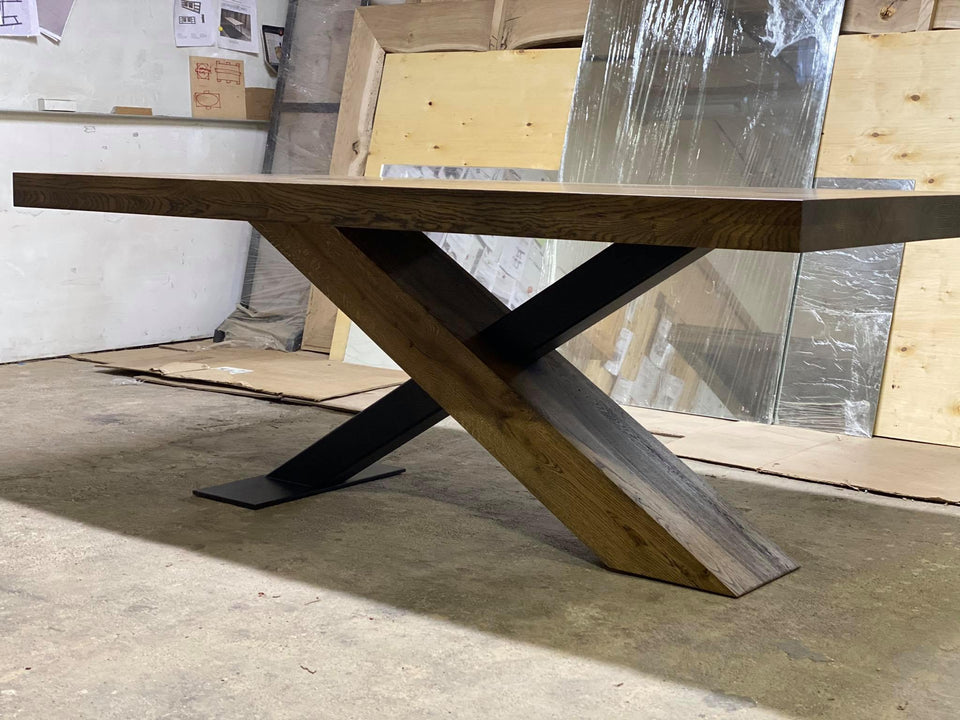 DINING TABLE 069