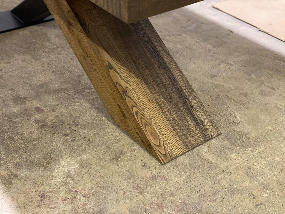 DINING TABLE 069
