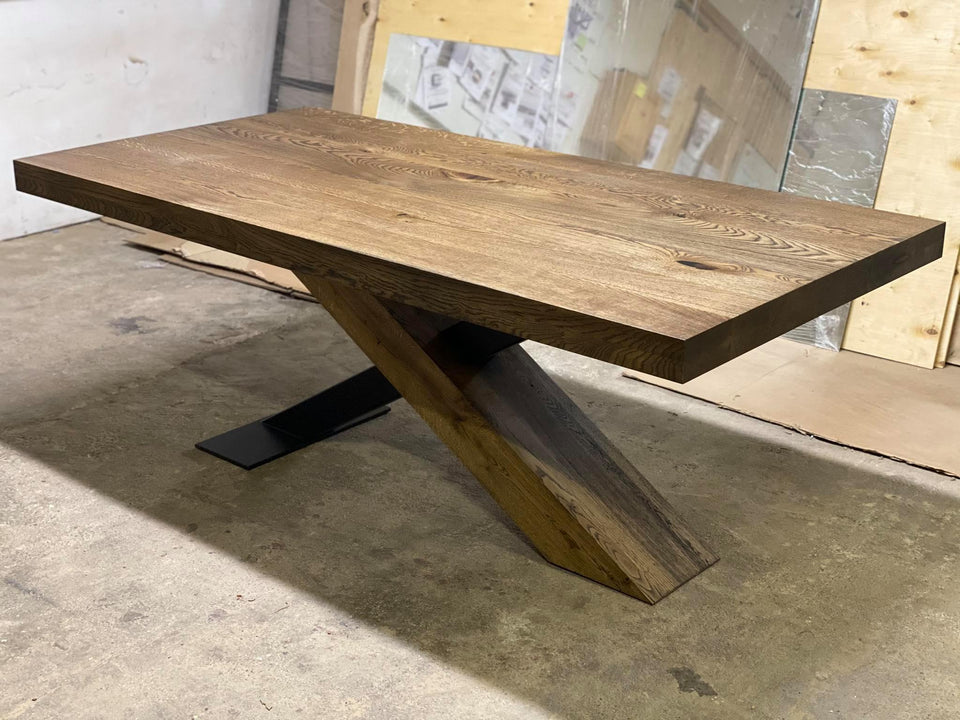 DINING TABLE 069