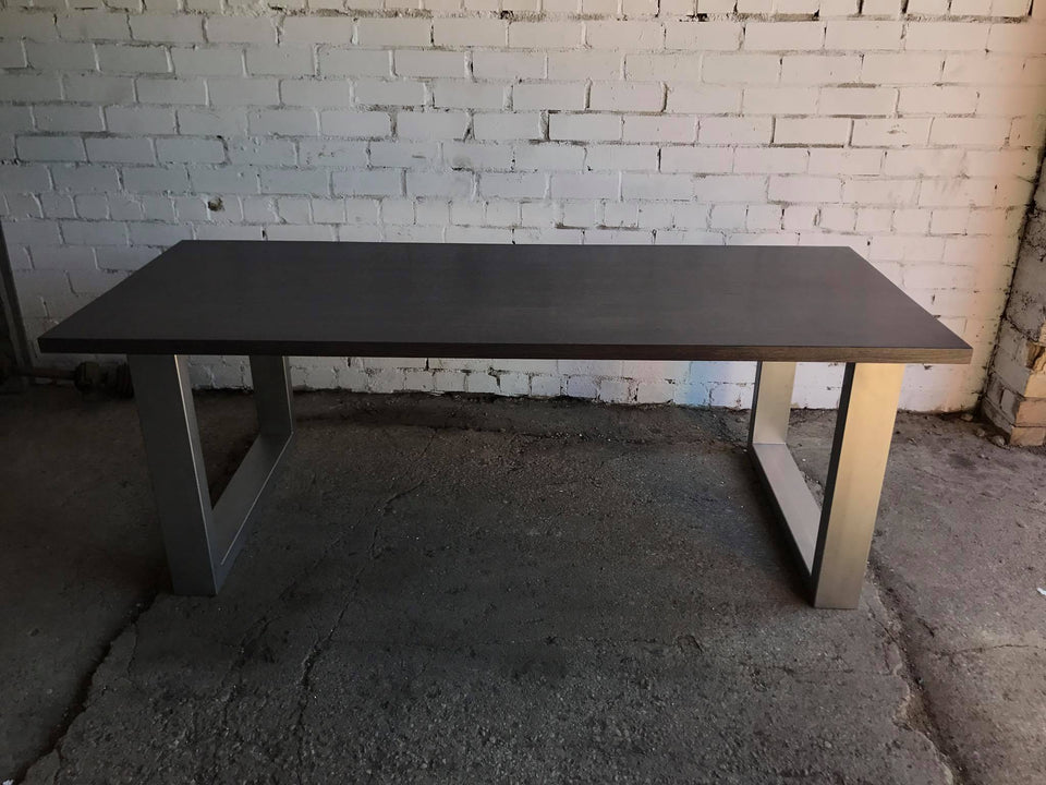 DINING TABLE 058
