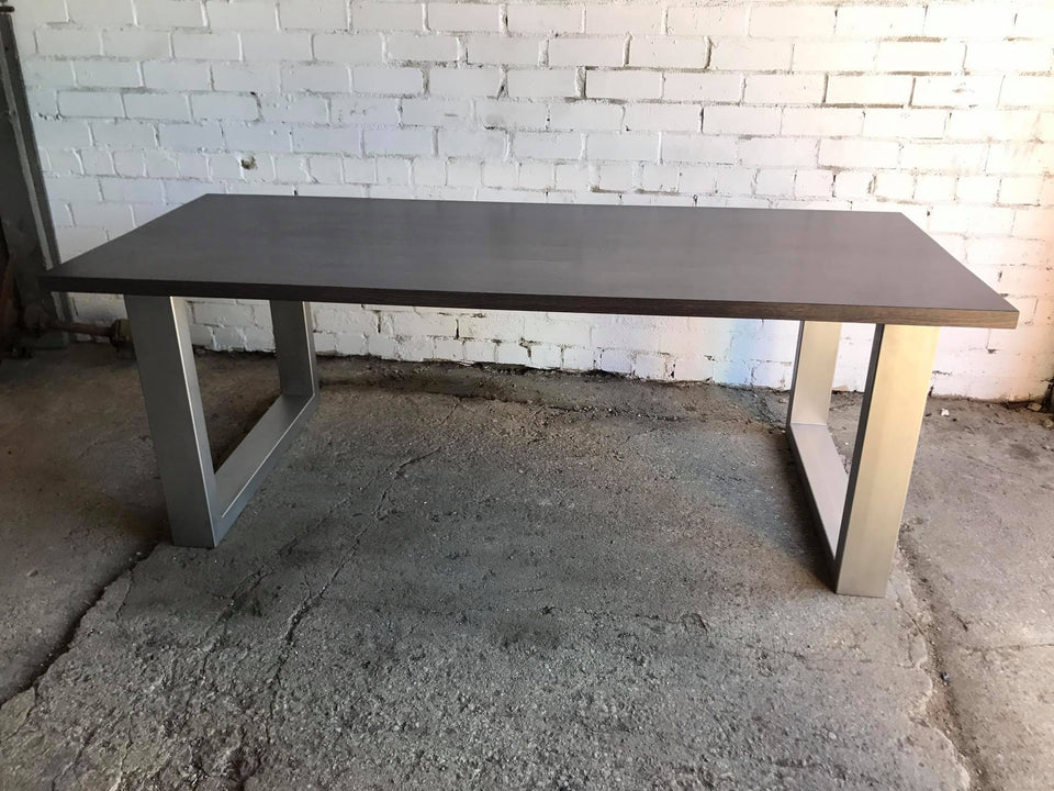 DINING TABLE 058