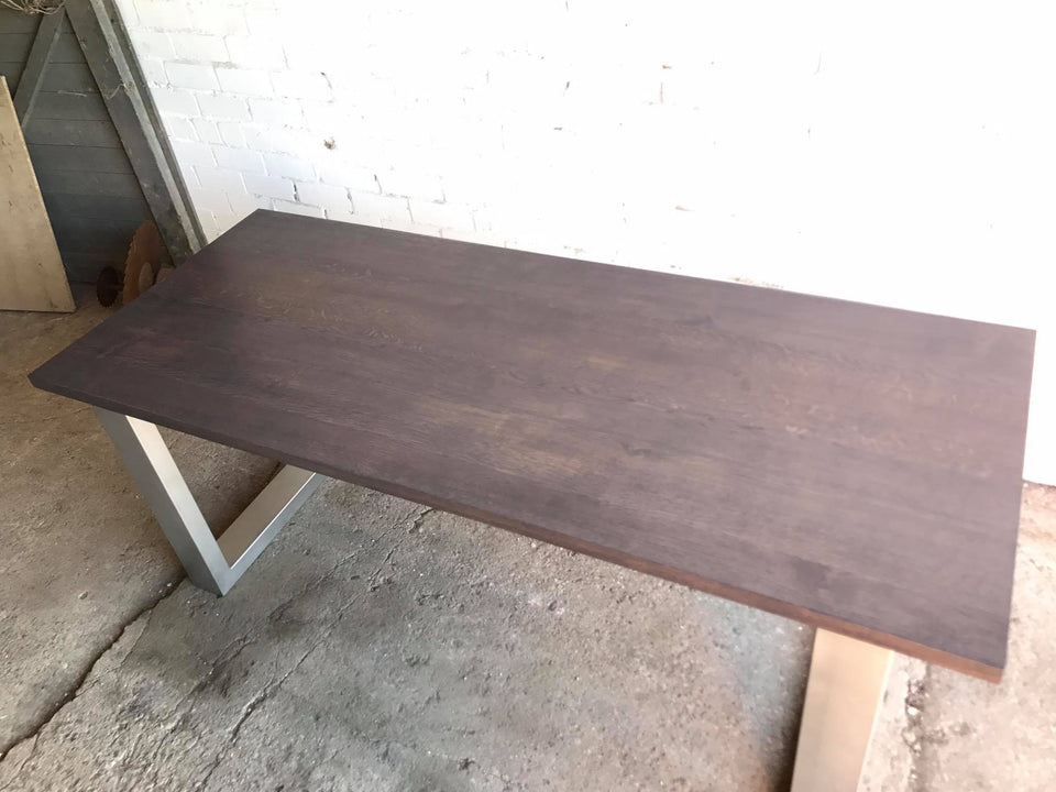 DINING TABLE 058