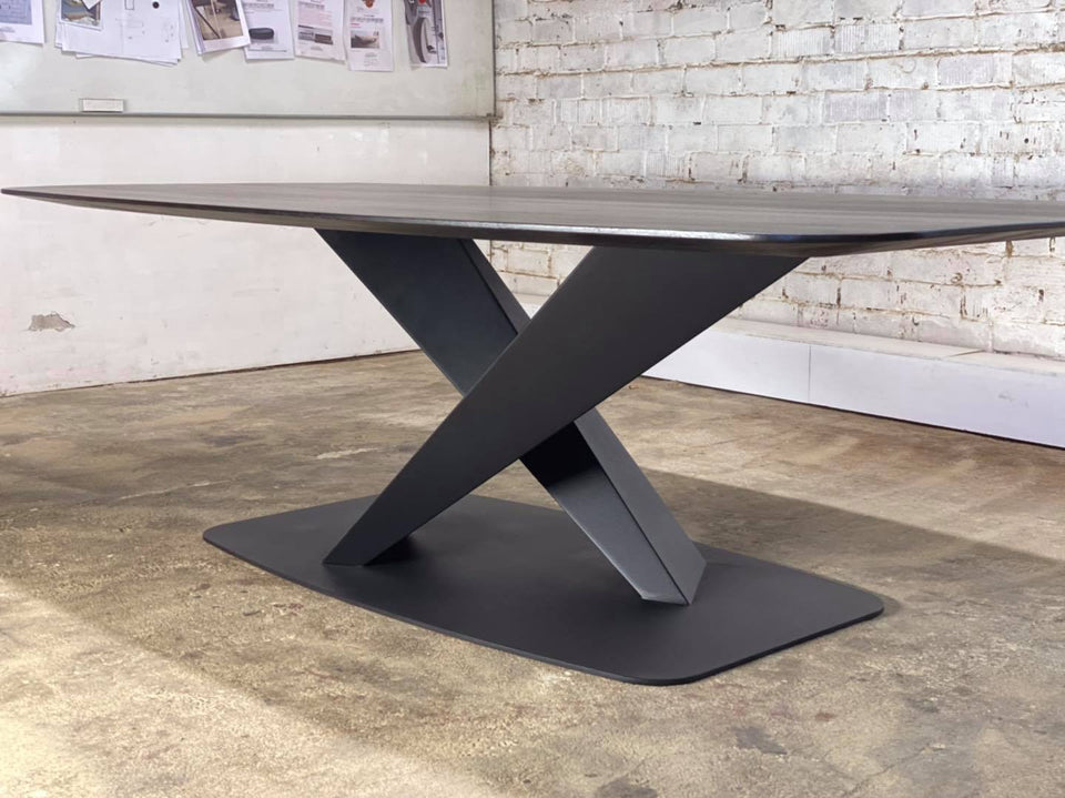 DINING TABLE 299