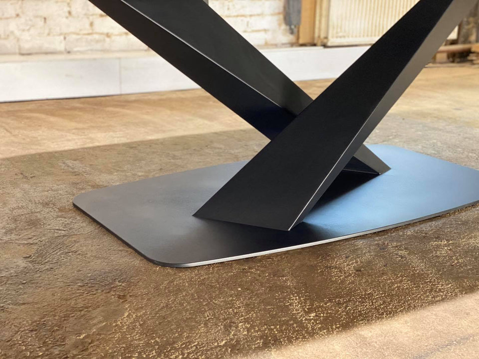 DINING TABLE 299