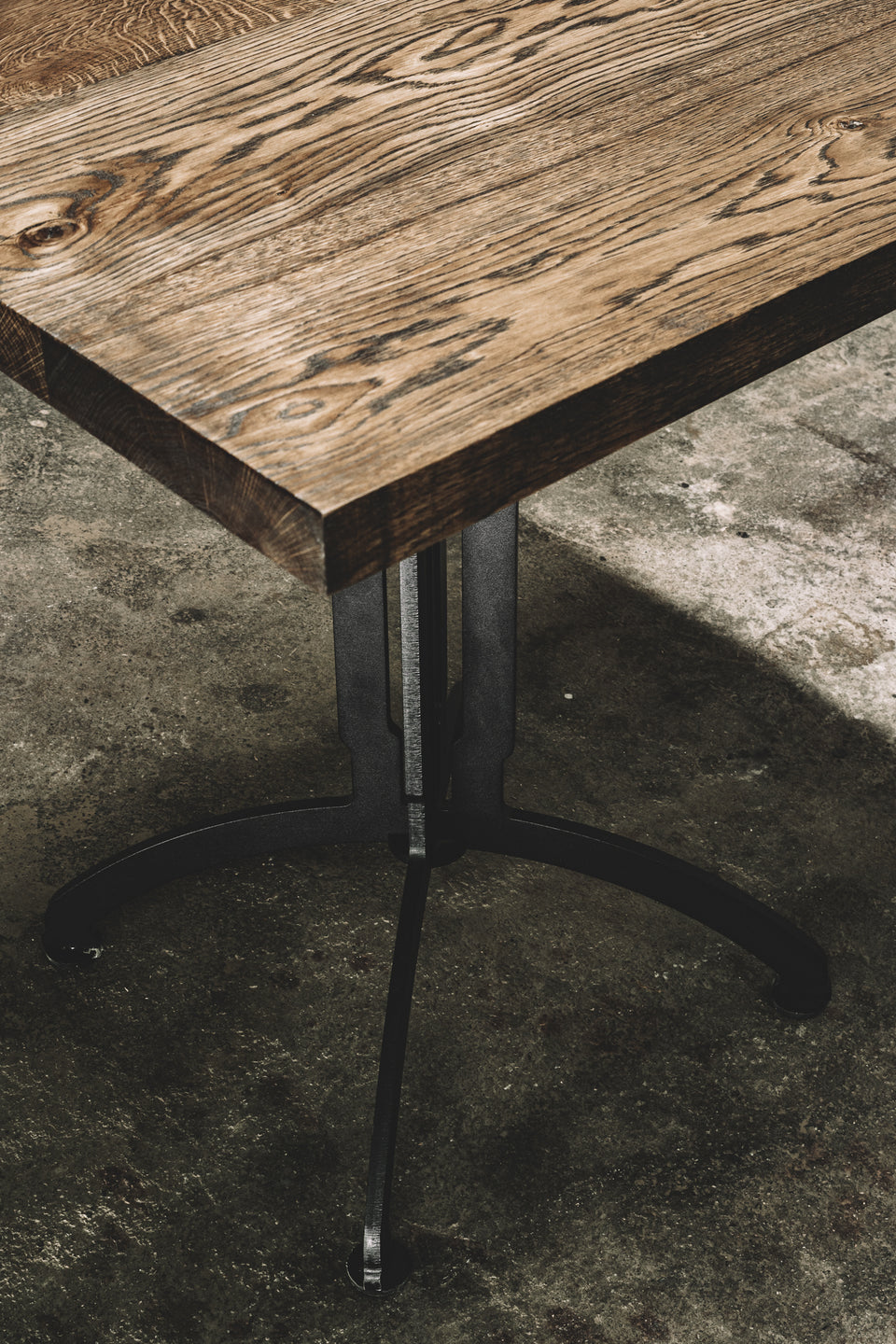DINING TABLE 154