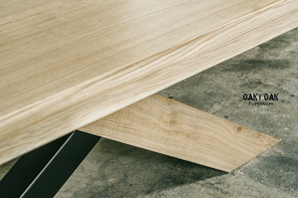 DINING TABLE 554