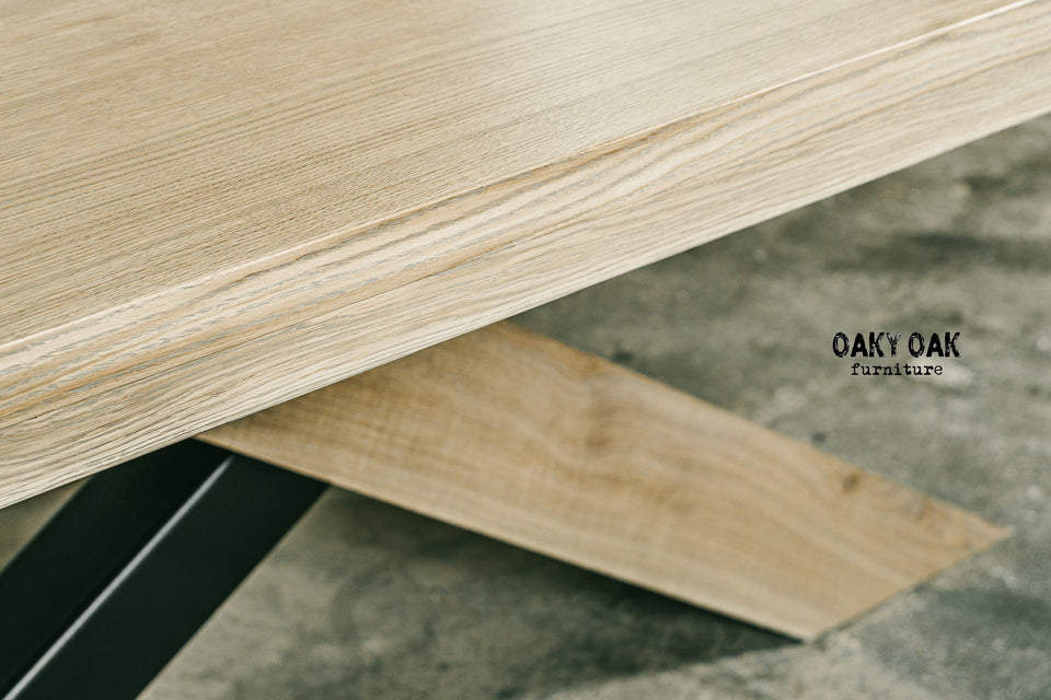 DINING TABLE 554