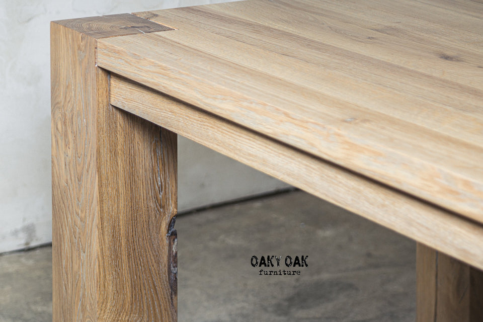 DINING TABLE 568