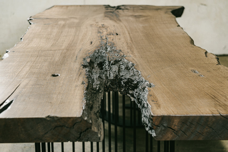 DINING TABLE 589