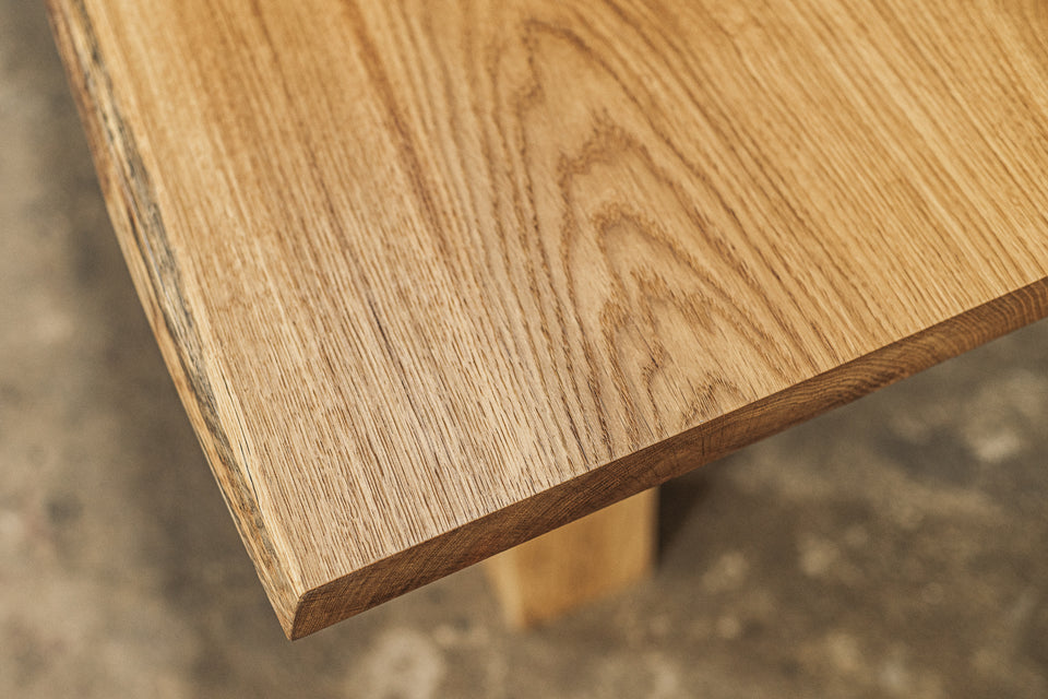 DINING TABLE 644