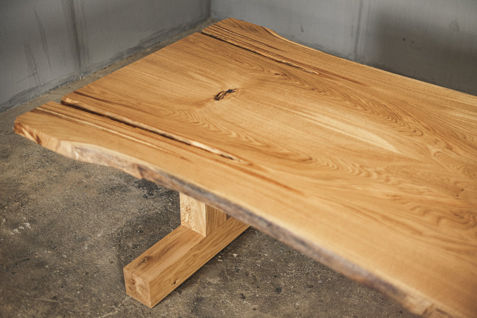 DINING TABLE 644