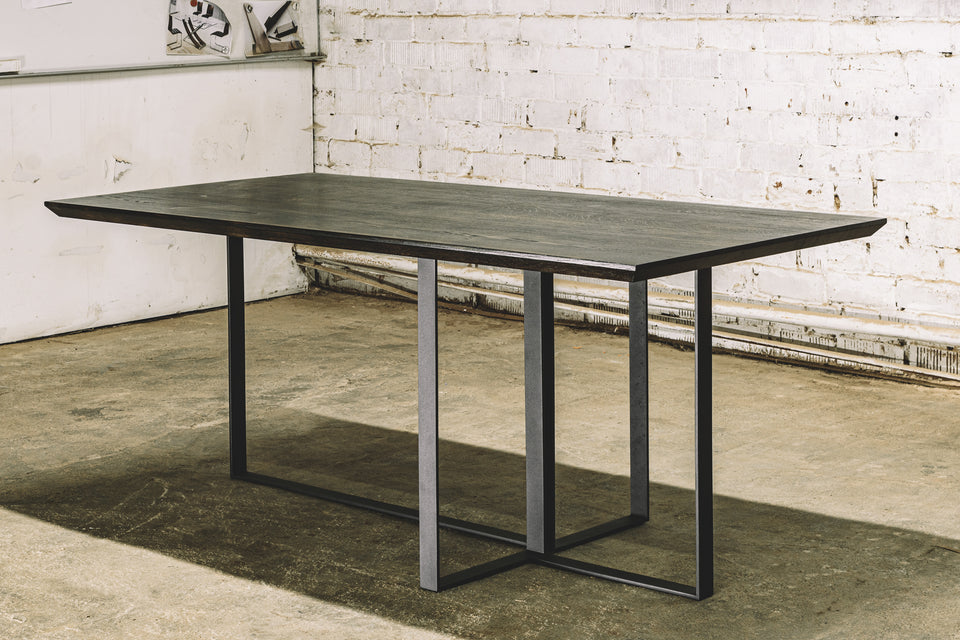 DINING TABLE 190