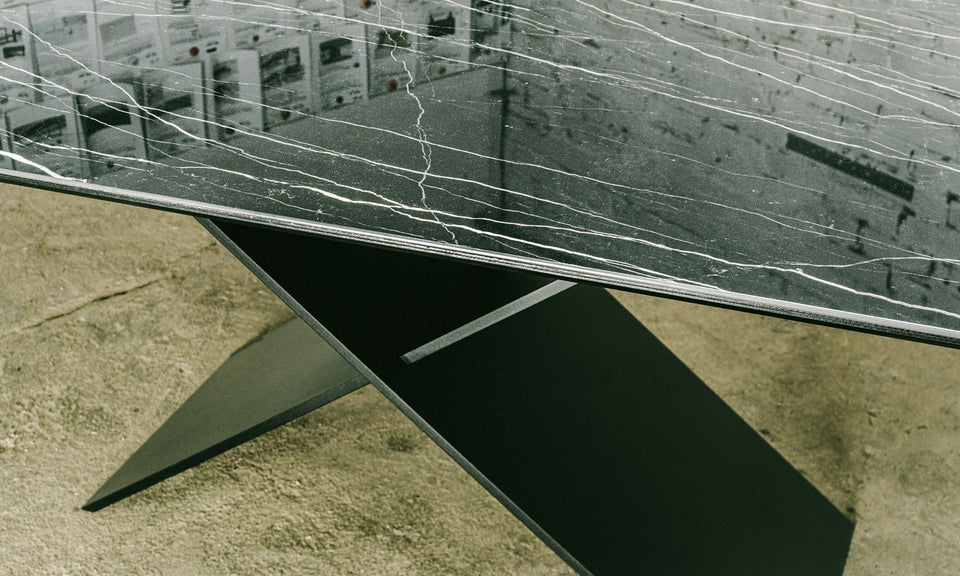 DINING TABLE 375