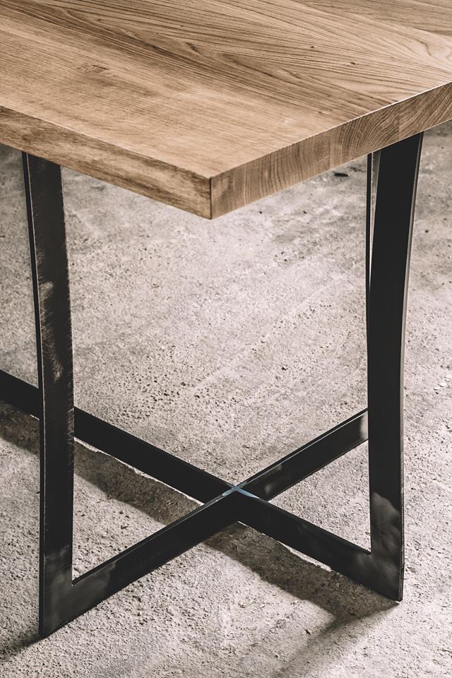 DINING TABLE 062
