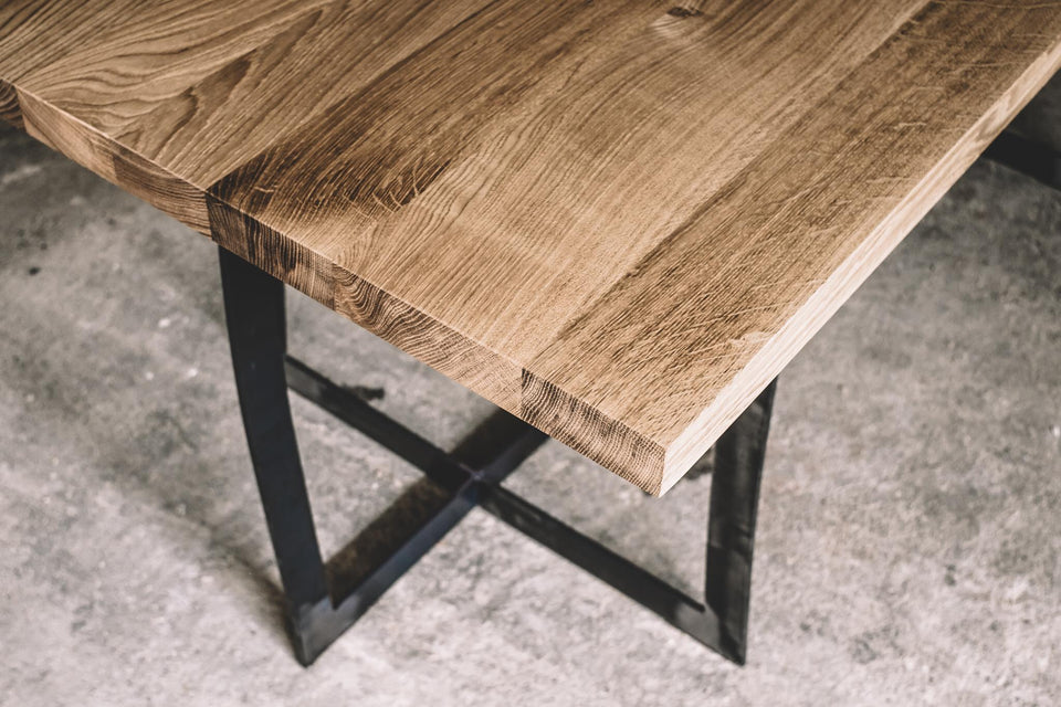 DINING TABLE 062