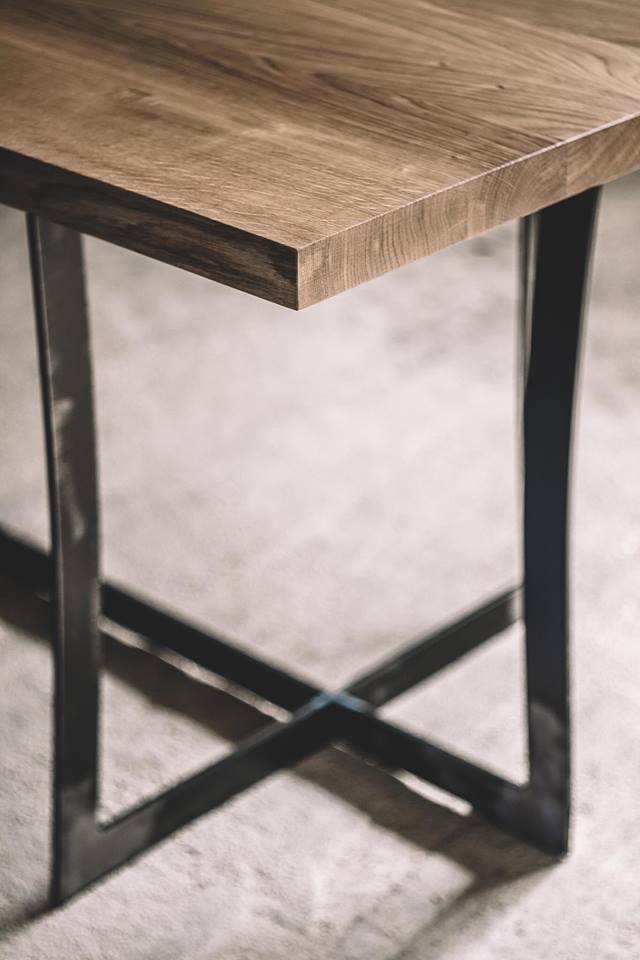 DINING TABLE 062