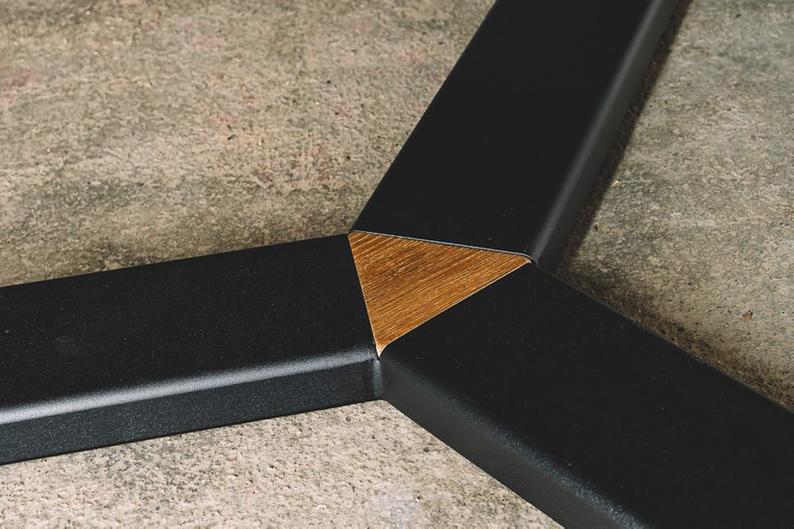 DINING TABLE 132