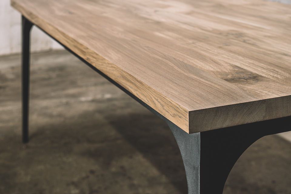 DINING TABLE 070
