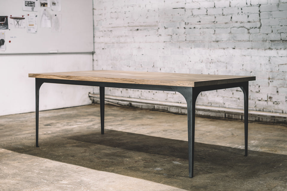 DINING TABLE 070