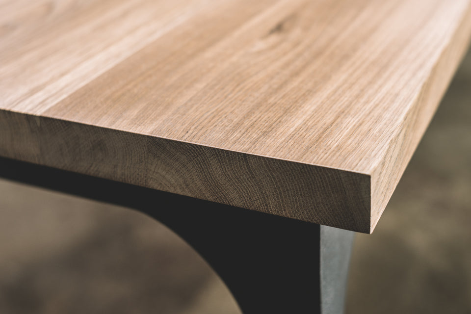 DINING TABLE 070