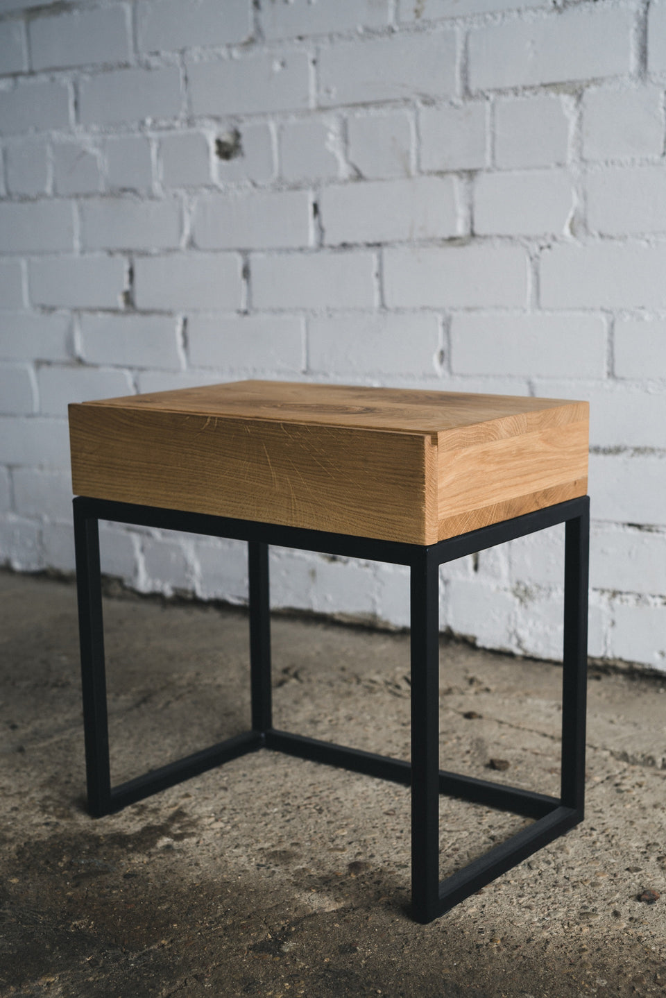 BEDSIDE TABLE 041