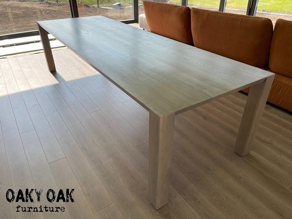 DINING TABLE 424