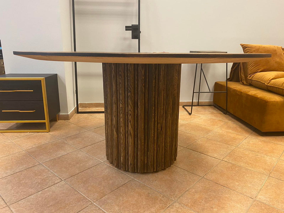 DINING TABLE 440