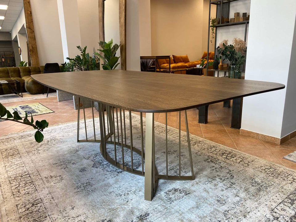 DINING TABLE 444