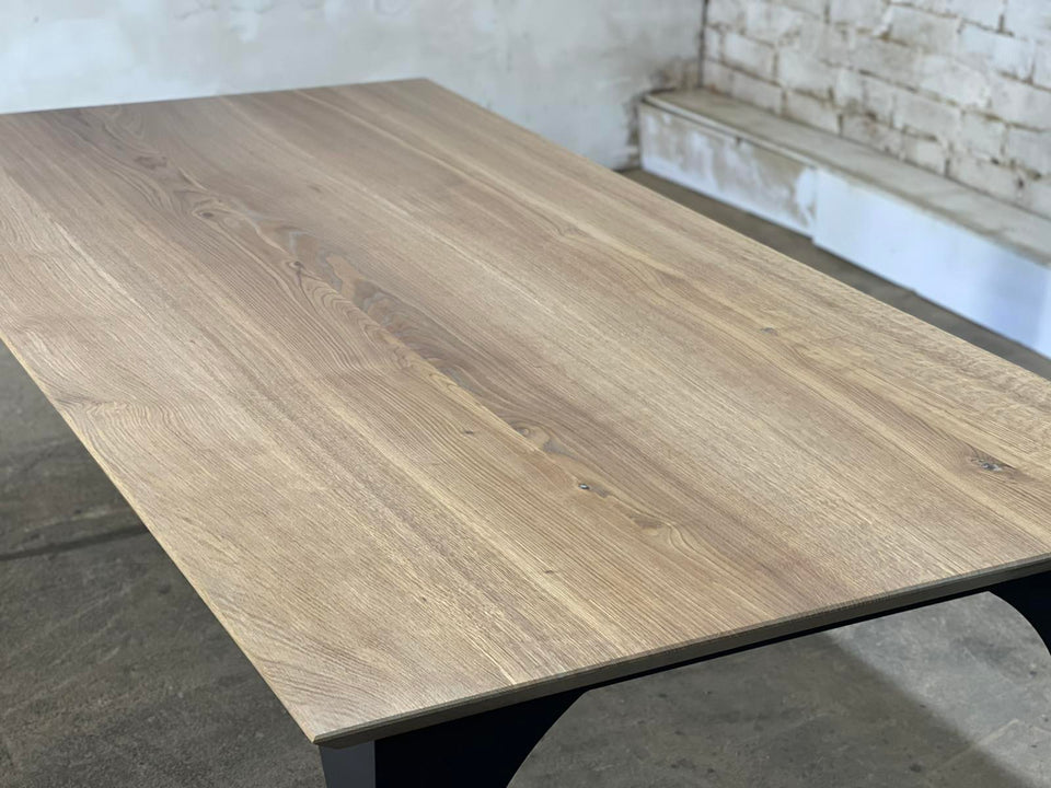 DINING TABLE 460