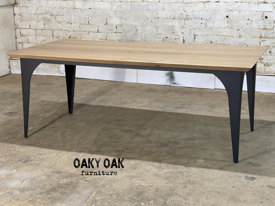 DINING TABLE 460