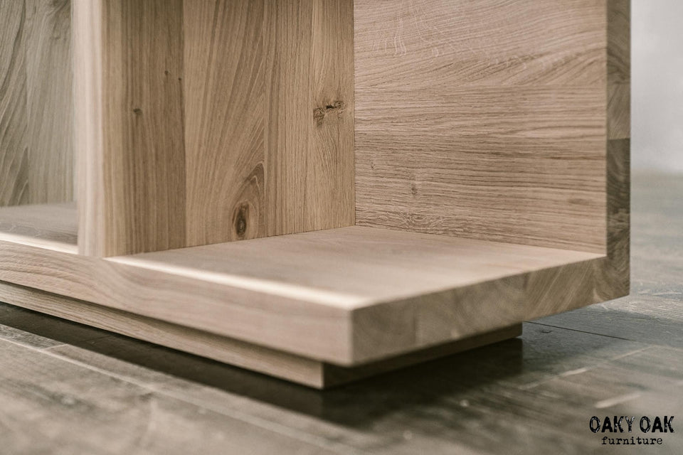 SOLID OAK TV STAND WITH OPEN SHELVES 928