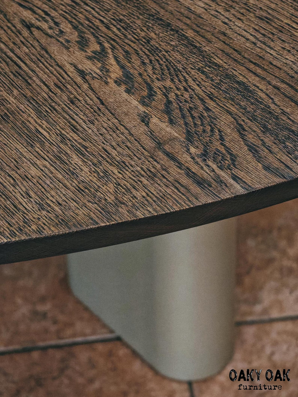 OAK ROUND DINING TABLE 878