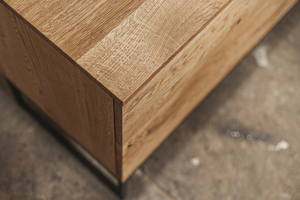 CHEST OF DRAWERS 811