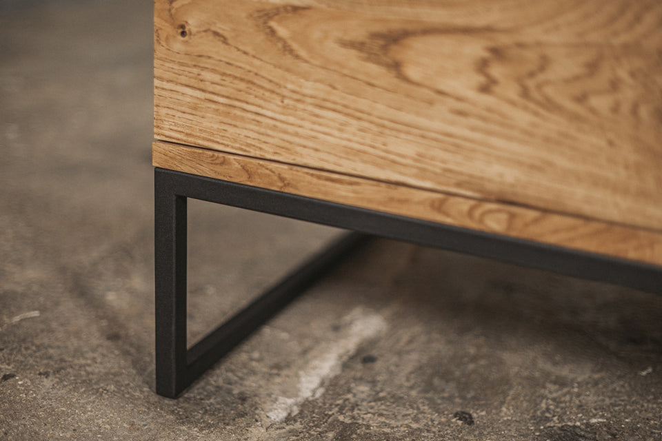 CHEST OF DRAWERS 811